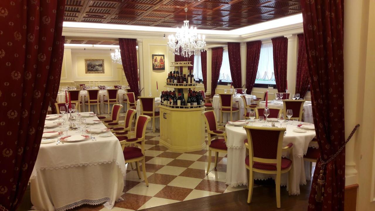 사보이 비치 호텔 앤 테르말 스파 비비오네 외부 사진 Restaurant in Italy
