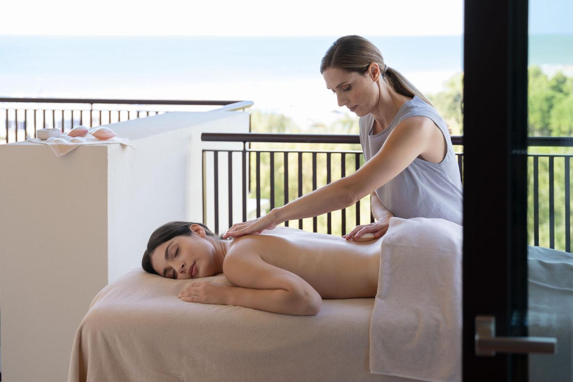 사보이 비치 호텔 앤 테르말 스파 비비오네 외부 사진 Massage
